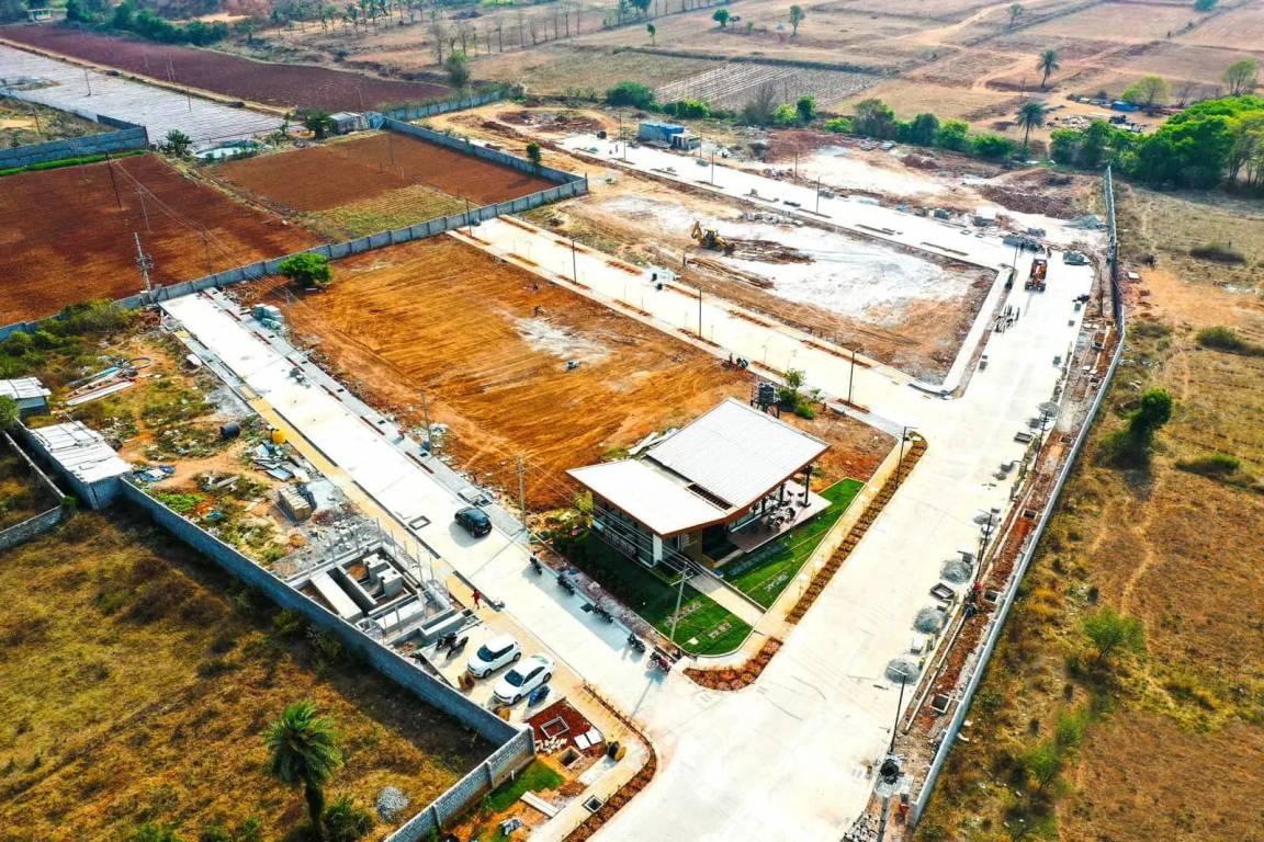  the imperial address phase 4 Plot