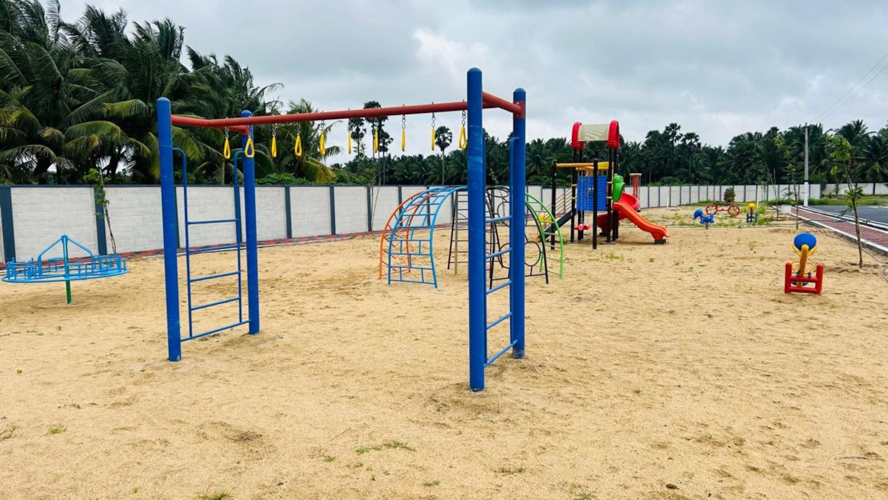  oak tree Children's play area