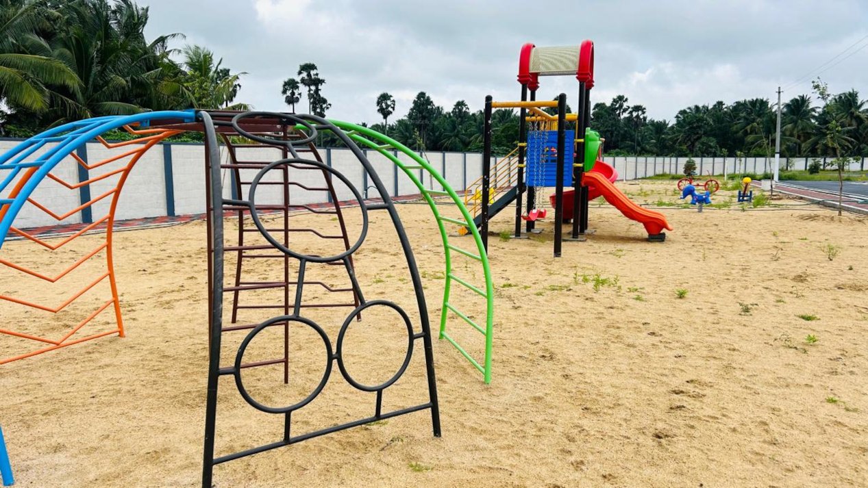  oak tree Children's play area