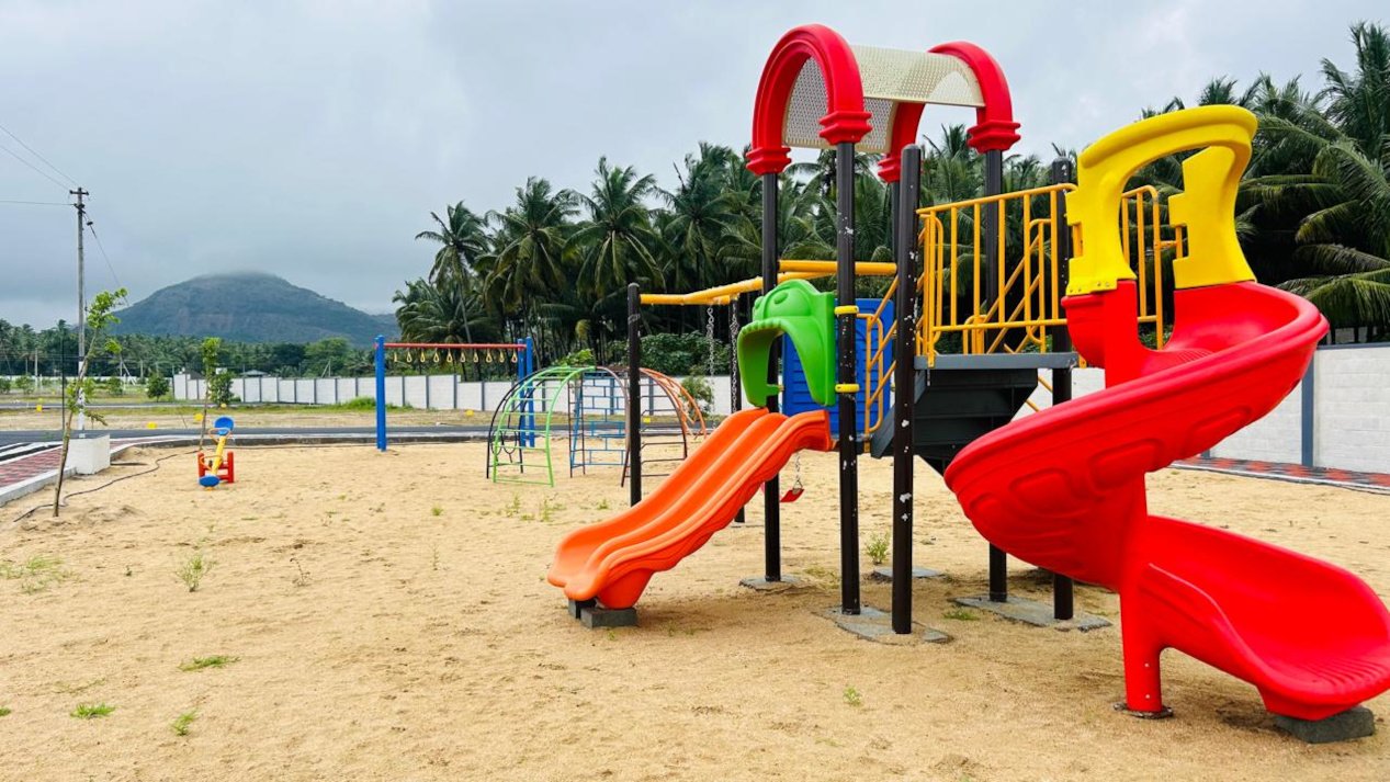  oak tree Children's play area