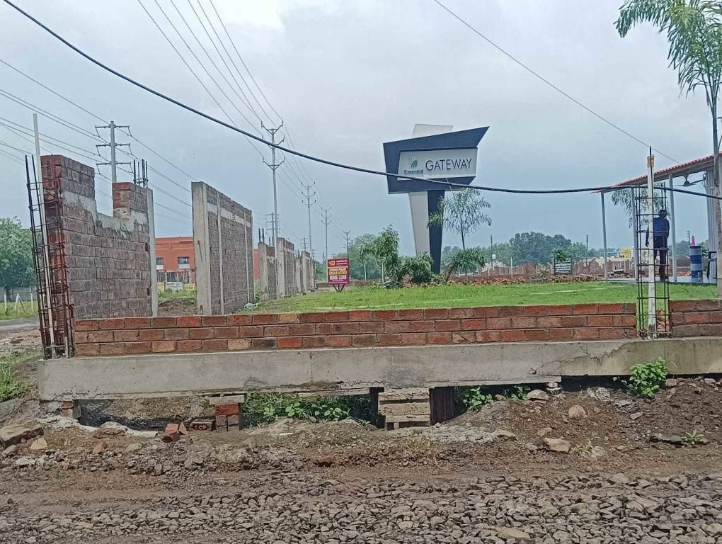  emerald gateway Plot