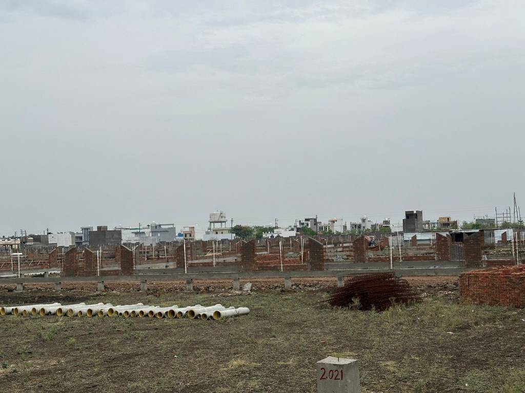  emerald gateway Plot