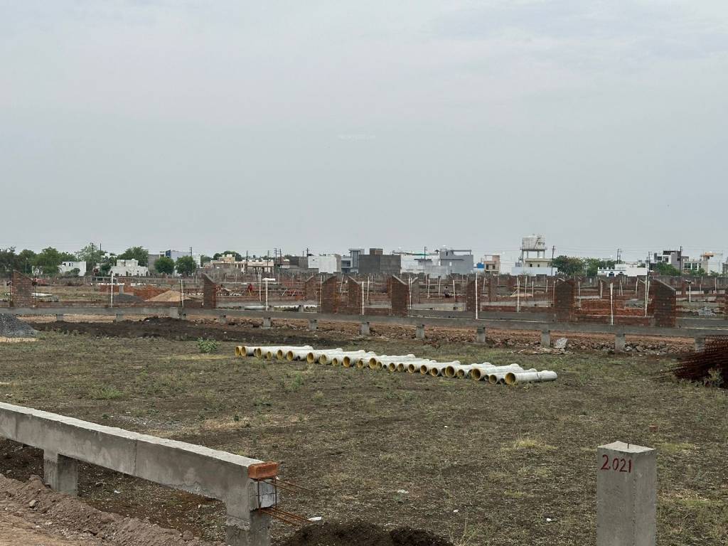  emerald gateway Plot