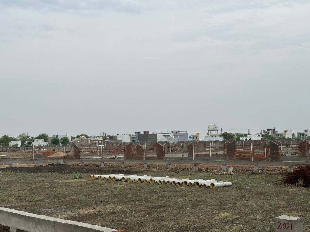  emerald gateway Plot