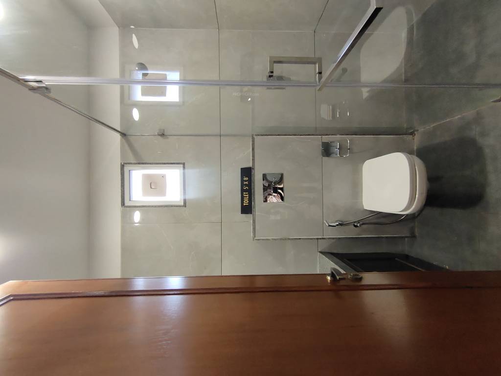 courtyard palladium Bathroom