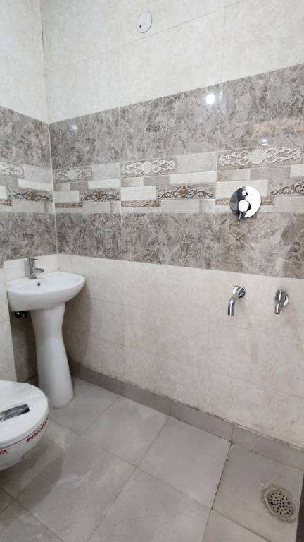  homes sec 105 Bathroom