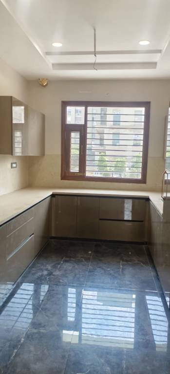  luxury builder floor Kitchen