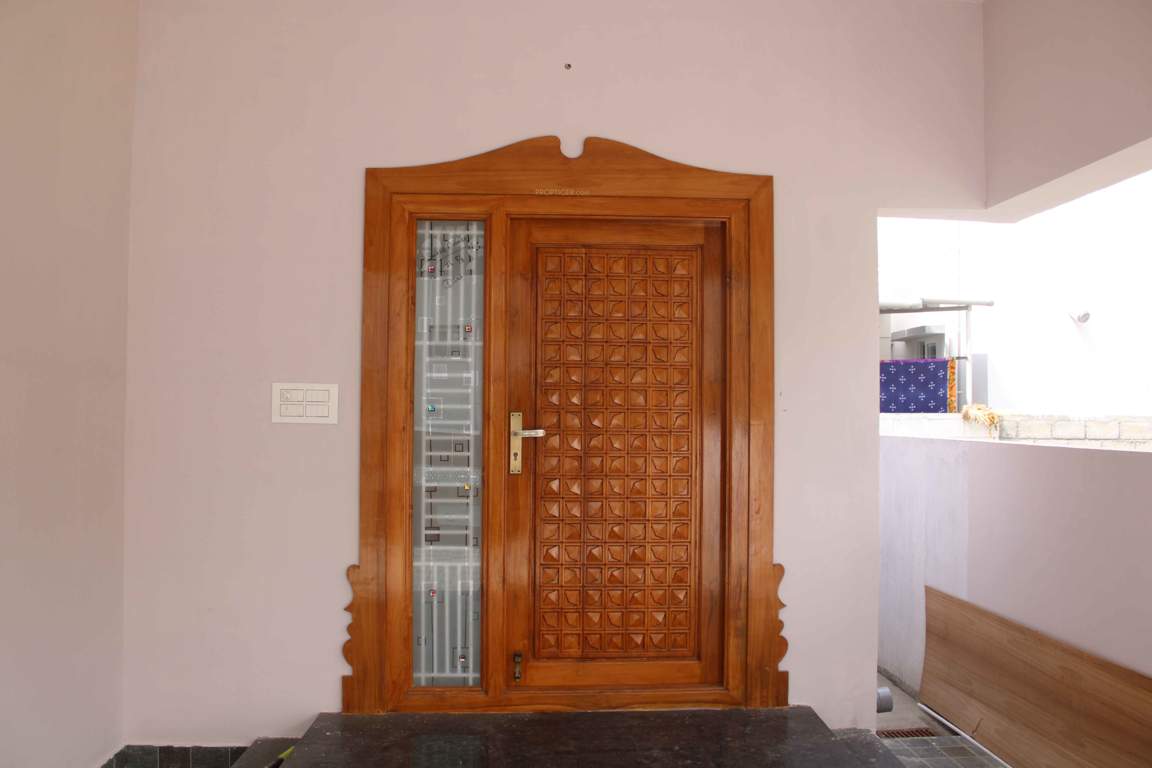  kumaran garden phase 2 Living Area