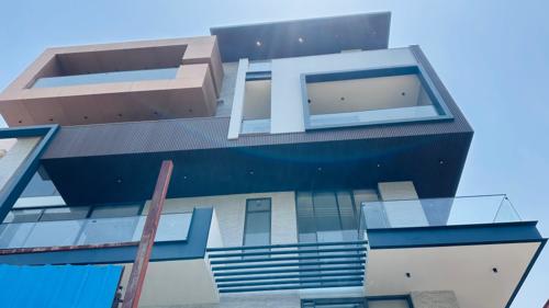 Elevation villa-ultra-luxury-kaushambi-floors Elevation