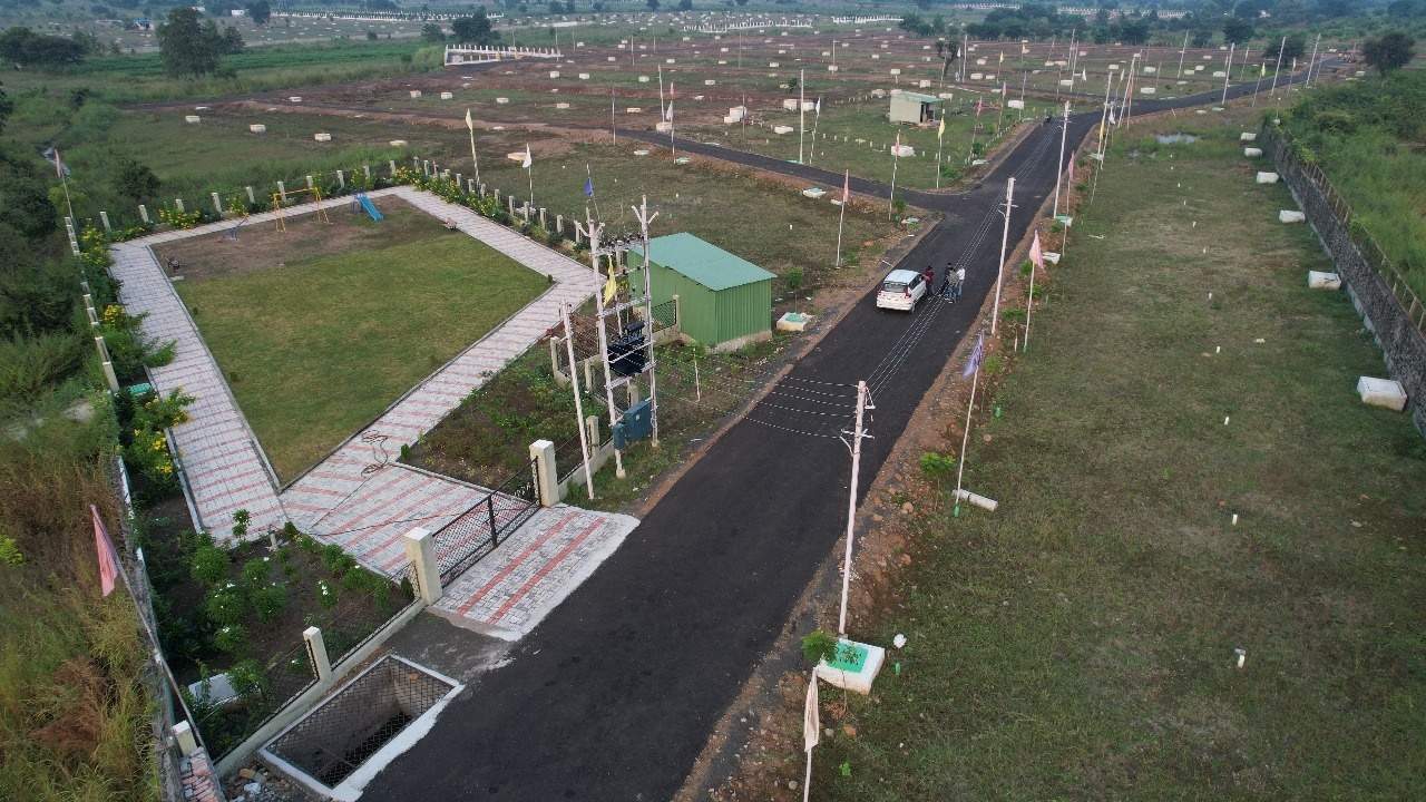  skyline park Plot
