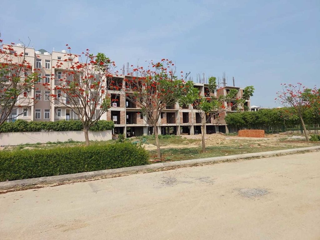  omaxe metro city Plot