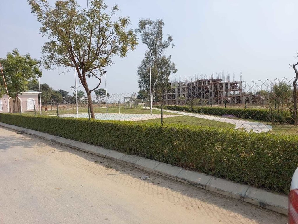  omaxe metro city Plot