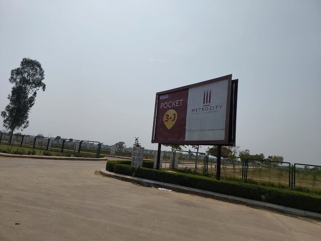  omaxe metro city Plot