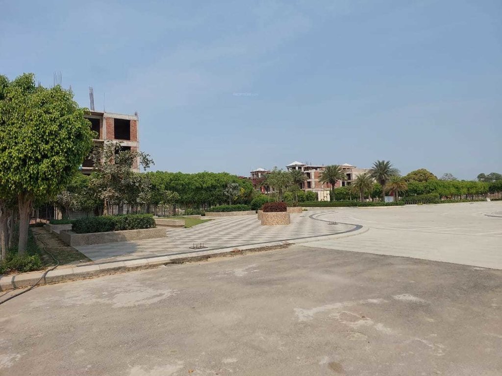  omaxe metro city Plot