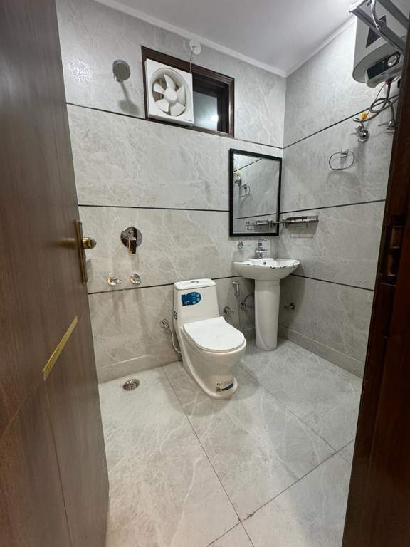 reputed burari affordable home Bathroom