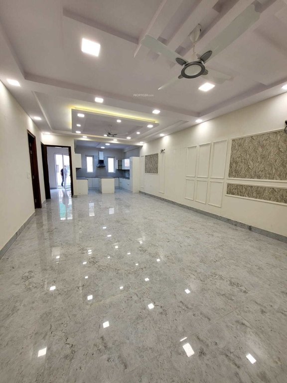 builder floor 275 sqyd Living Area