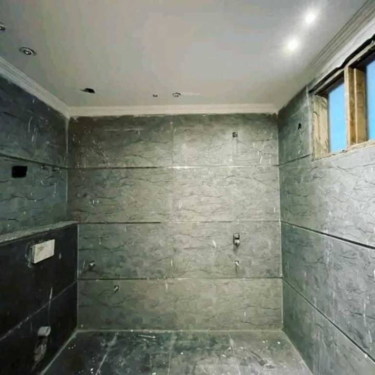  builder floor 405 sq yd Bathroom