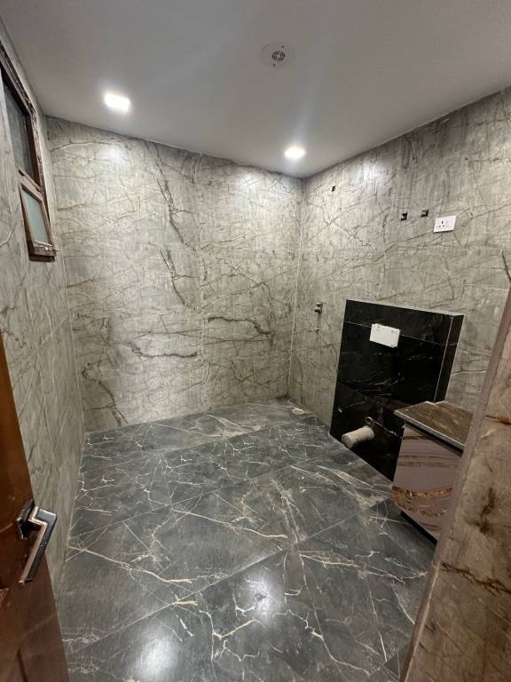  imperial builder floor 450 sq yd Bathroom
