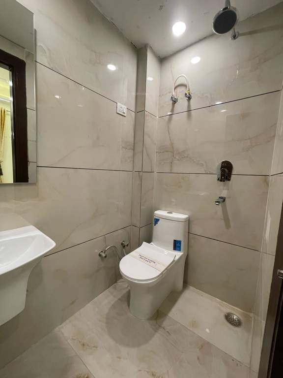  luxurious floor Bathroom