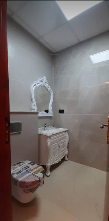 ultra luxurious floors Bathroom