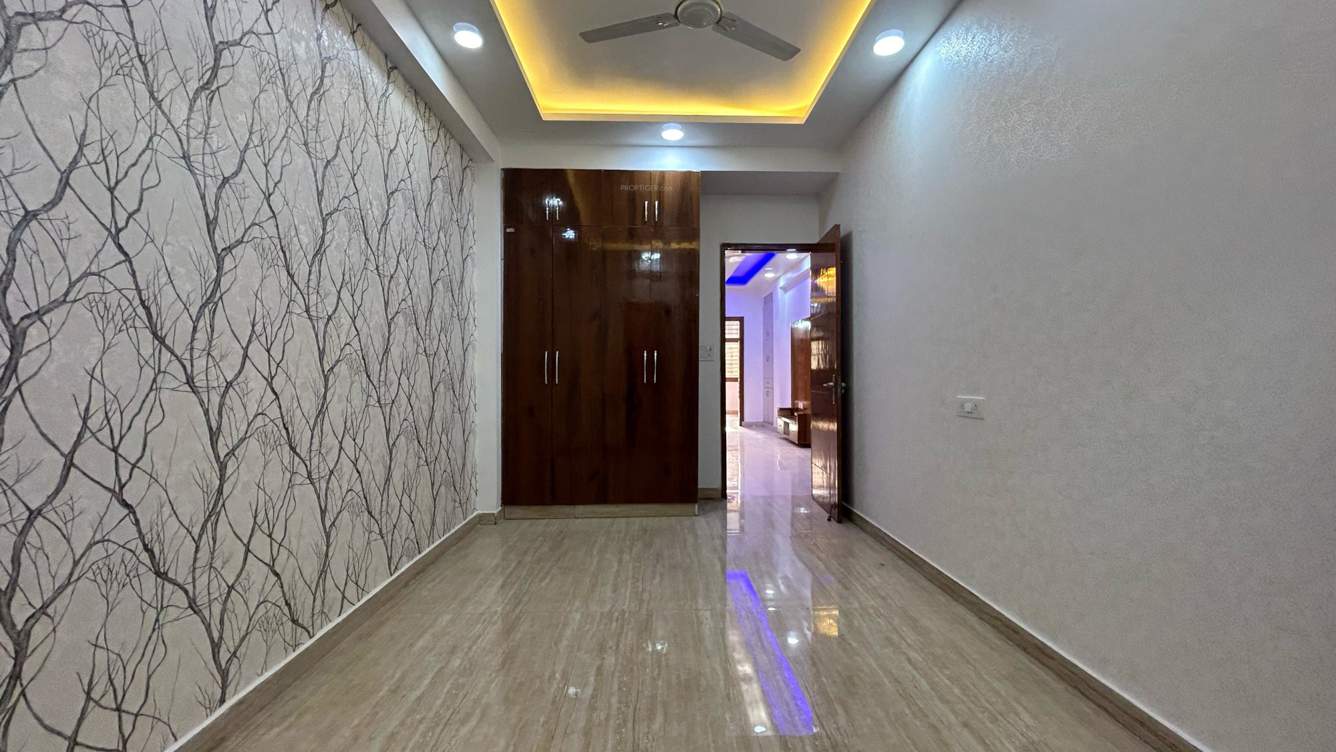  independent floors Bedroom