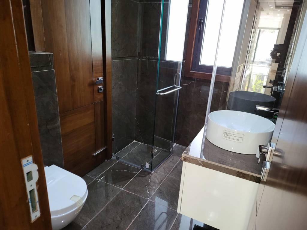  independent floors Bathroom