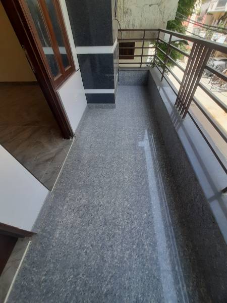  luxury-designer-homes Balcony