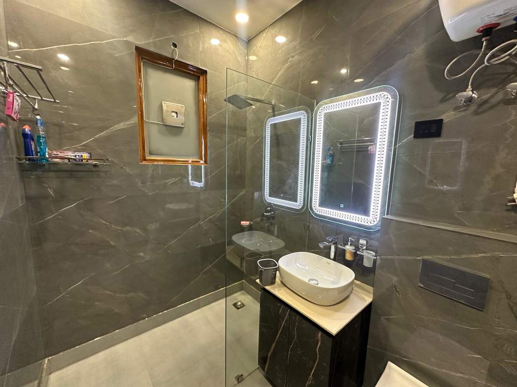  mrs ultra luxury independent floors Bathroom