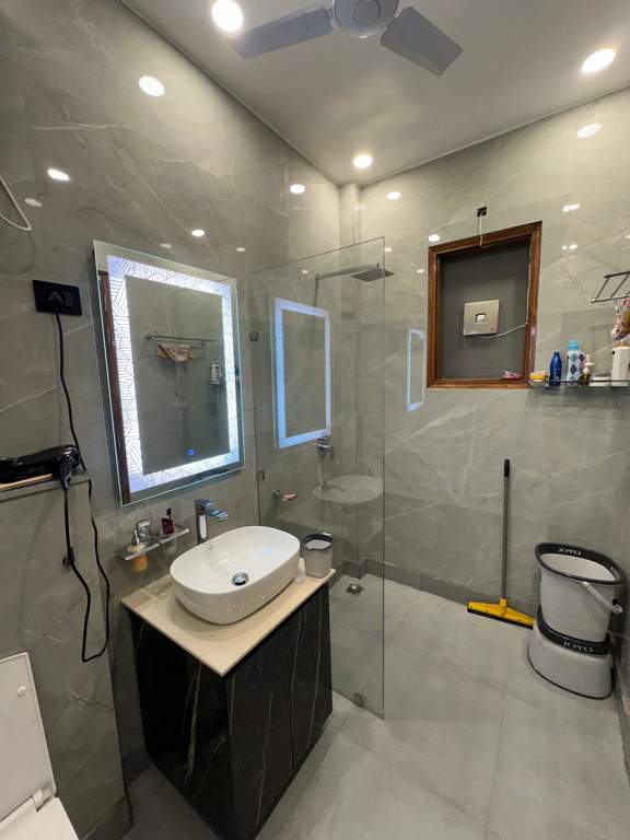  mrs ultra luxury independent floors Bathroom