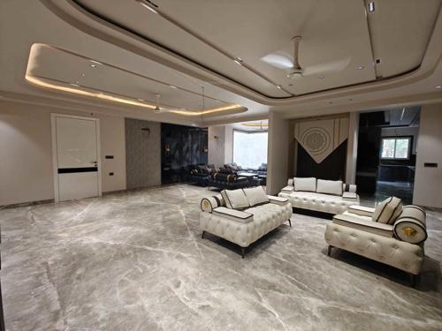  ultra-luxury-floors Living Area