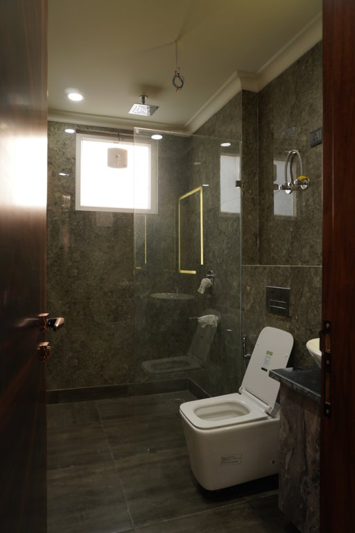  luxury floors Bathroom