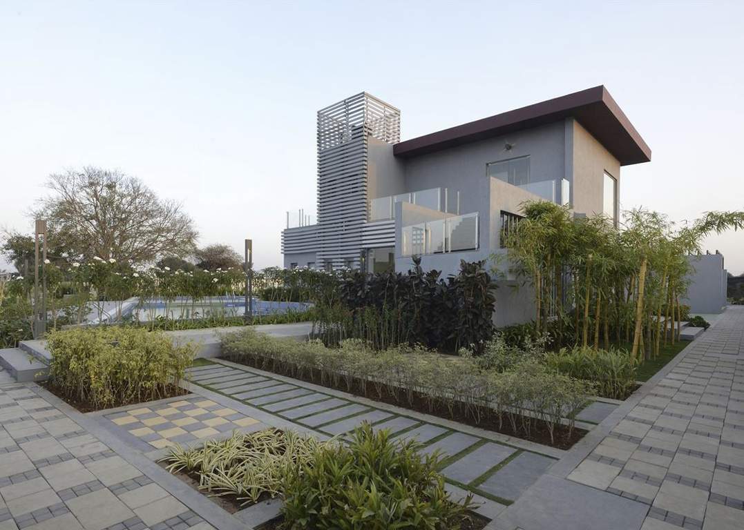  moments phase 8 Club House