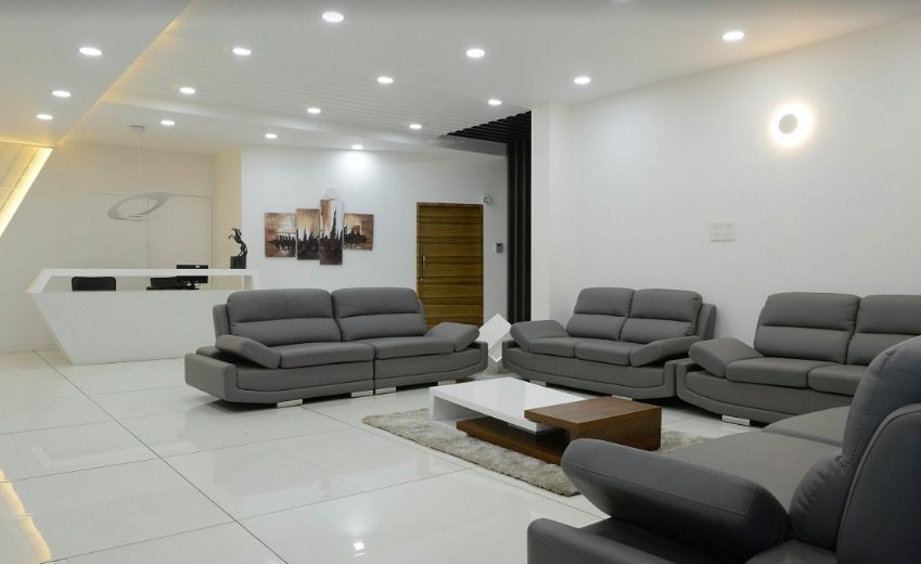  moments phase 8 Waiting Lounge