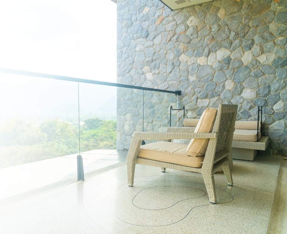  the 4th axis  Balcony