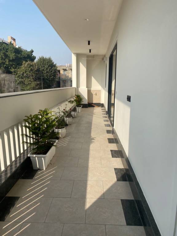  luxury builder floors 25 Balcony