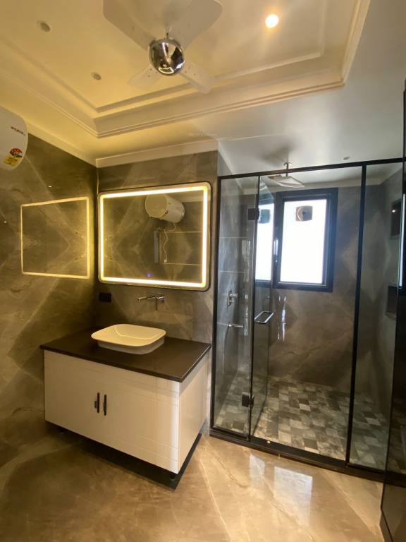  luxury builder floors 25 Bathroom