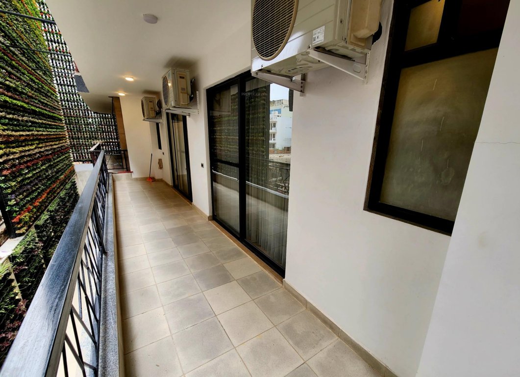  luxury builder floors 26 Balcony