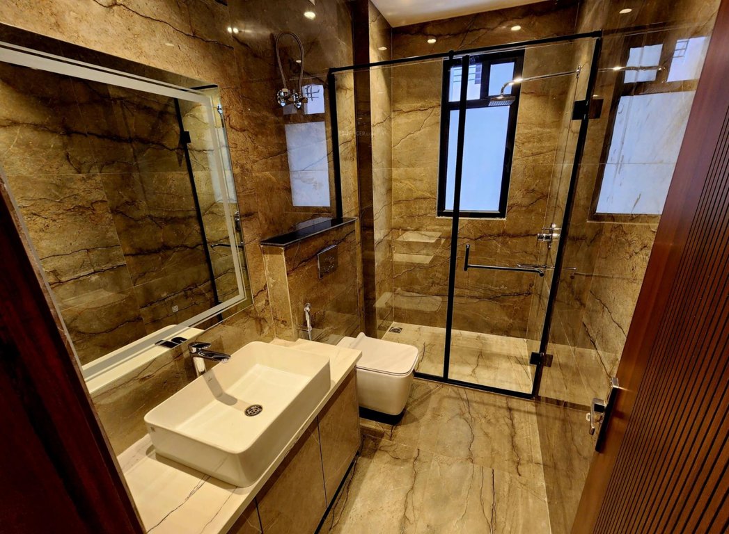  luxury builder floors 26 Bathroom