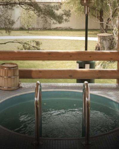  sai-world-empire-phase-5-tower-7-de-louis Jacuzzi