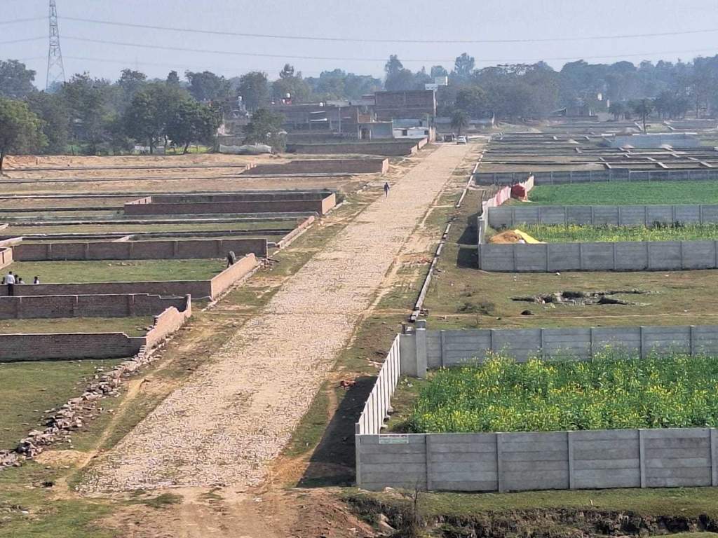  homes Plot