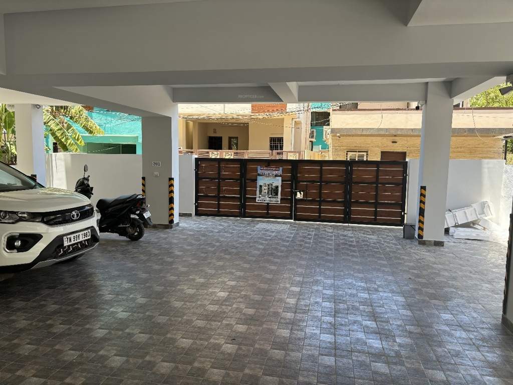  la casa Entrance Gate Security Cabin