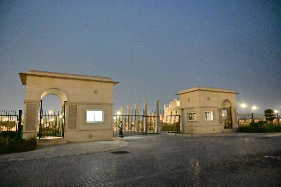  luxe luxury villas Gated Community