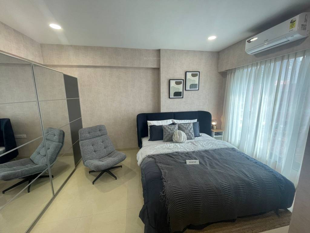  aura Bedroom