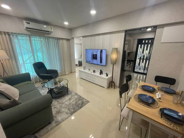  aura Living Area
