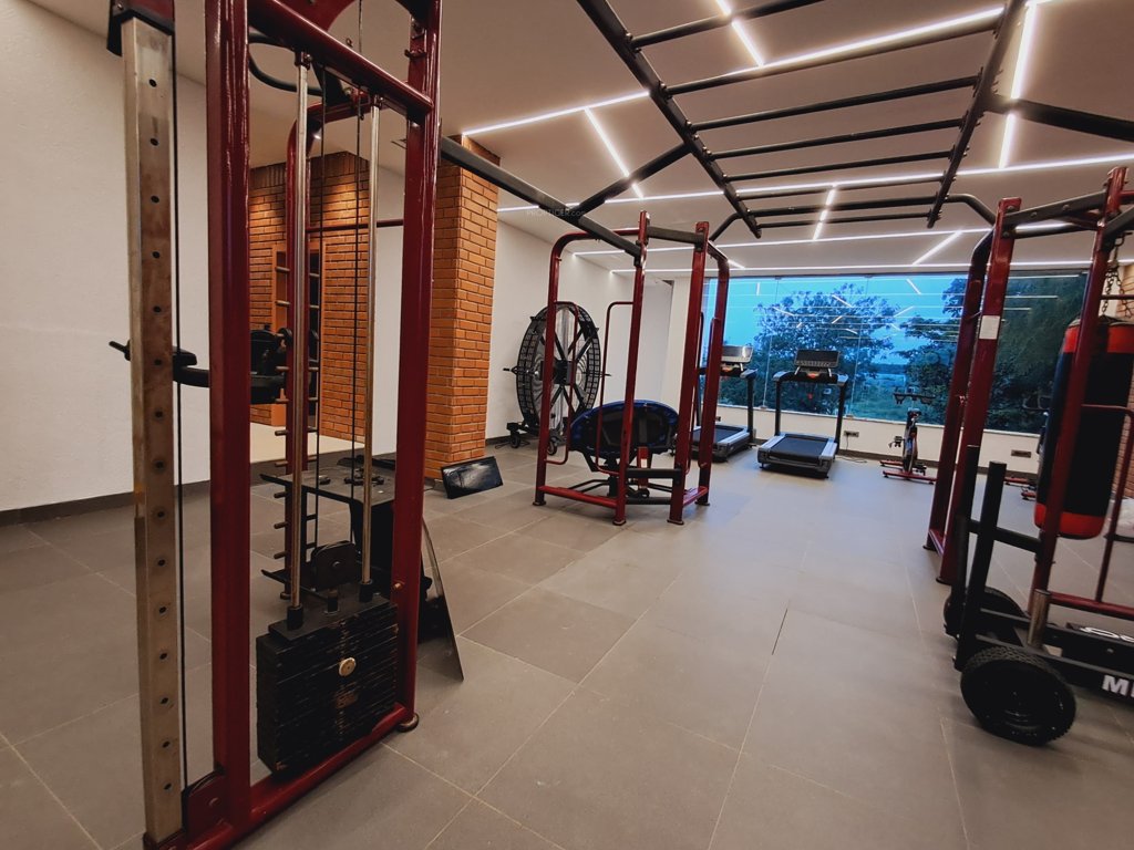 amari avenue Gymnasium