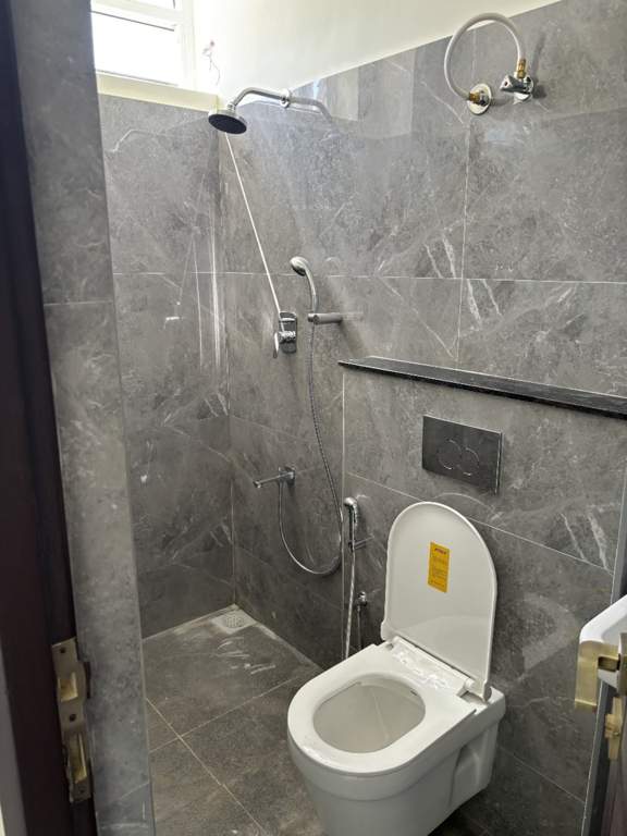  holdings Bathroom