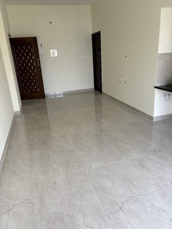  holdings Living Area