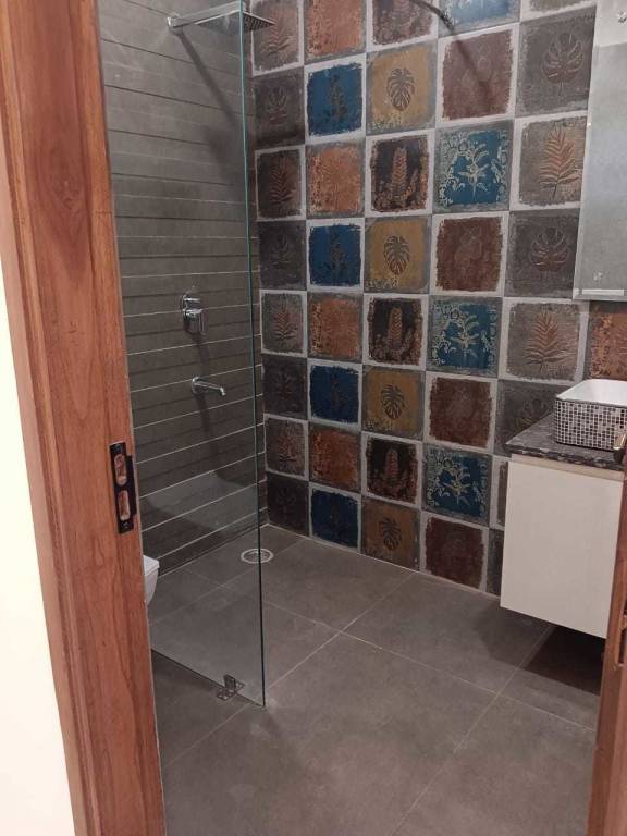  luxury floors Bathroom