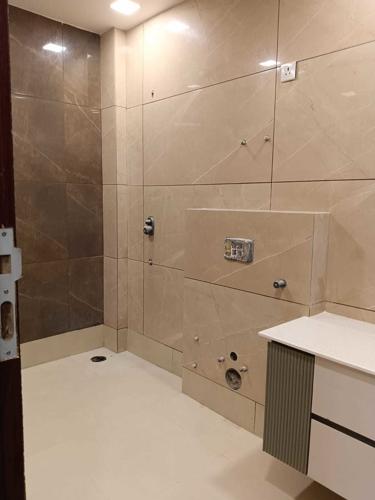  ultra-luxury-floors Bathroom