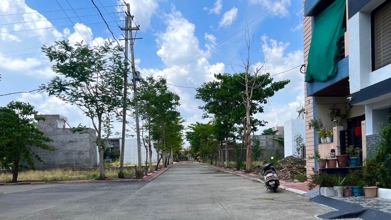 hi link premium corridor Plot